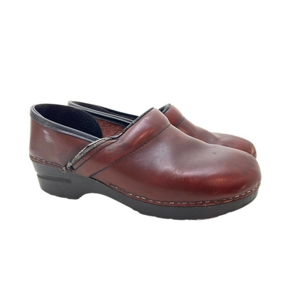 Dansko dark red leather professional slip on clog shoes non stick size 40 / 9.5